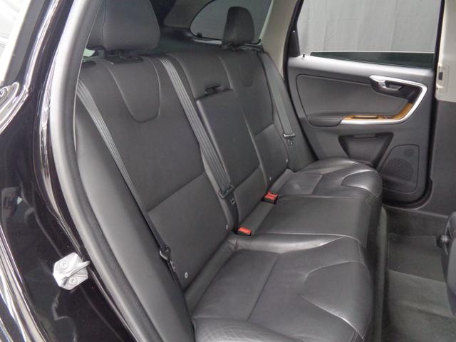 ＸＣ６０ Ｄ４　クラシック　サンルーフ　ブラインドスポット　ＡＣＣ　衝突警告　レーンキープ　純正ナビ　地デジ　ＢＴ接続　バックカメラ　サイドカメラ　ＥＴＣ　ドラレコ　シートヒーター　パワーシート　パワーバックドア　純正１８ＡＷ（35枚目）