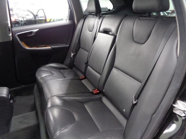 ＸＣ６０ Ｄ４　クラシック　サンルーフ　ブラインドスポット　ＡＣＣ　衝突警告　レーンキープ　純正ナビ　地デジ　ＢＴ接続　バックカメラ　サイドカメラ　ＥＴＣ　ドラレコ　シートヒーター　パワーシート　パワーバックドア　純正１８ＡＷ（36枚目）