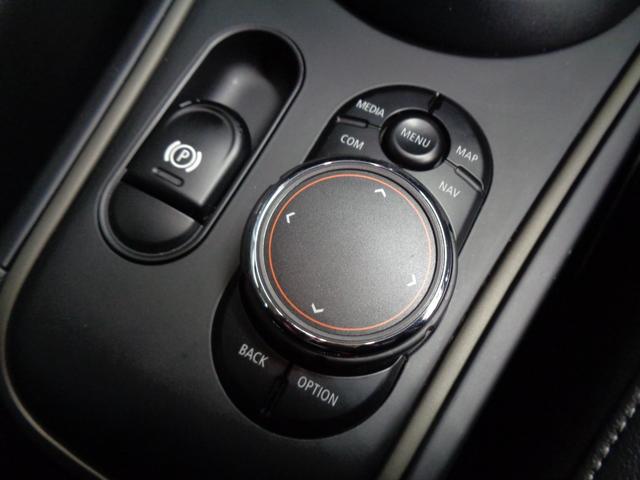 MINI クロスオーバー ノーフォークエディション 300台限定 ルーフレール ACC 衝突軽減ブレーキ 純正ナビ BT接続 バックカメラ ETC ドラレコ LEDライト LEDフォグ LEDハイビーム デイライト 専用ストライプ 黒レザー 純18AW(15枚目)