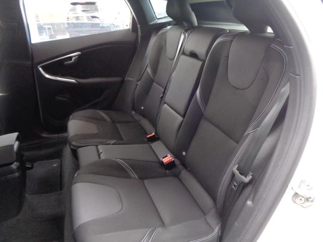 Ｖ４０ Ｄ４　モメンタム　ＡＣＣ　車線逸脱　衝突軽減　ブラインドスポット　ＬＥＤライト　オートハイビーム　純正ナビ　ＢＴ接続　ＥＴＣ　ドラレコ　バックカメラ　パドルシフト　アイドリングストップ　パワーシート　純正１７ＡＷ（31枚目）