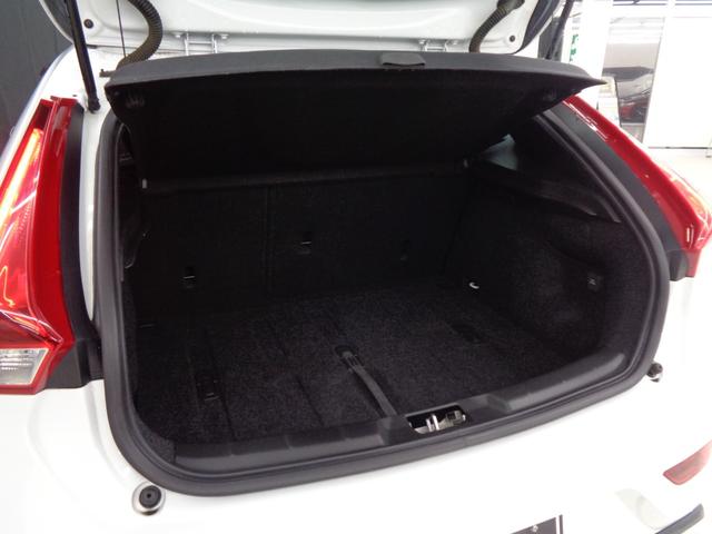 Ｖ４０ Ｄ４　モメンタム　ＡＣＣ　車線逸脱　衝突軽減　ブラインドスポット　ＬＥＤライト　オートハイビーム　純正ナビ　ＢＴ接続　ＥＴＣ　ドラレコ　バックカメラ　パドルシフト　アイドリングストップ　パワーシート　純正１７ＡＷ（33枚目）