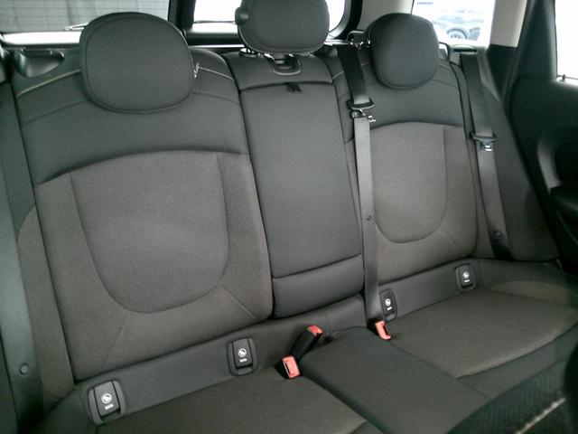 MINI クーパーD クラブマン ワンオーナー ぺッパーパッケージ インテリジェントセーフティ ドライバーアシスト レーダークルコン LEDヘッドライト 純正ナビ(21枚目)