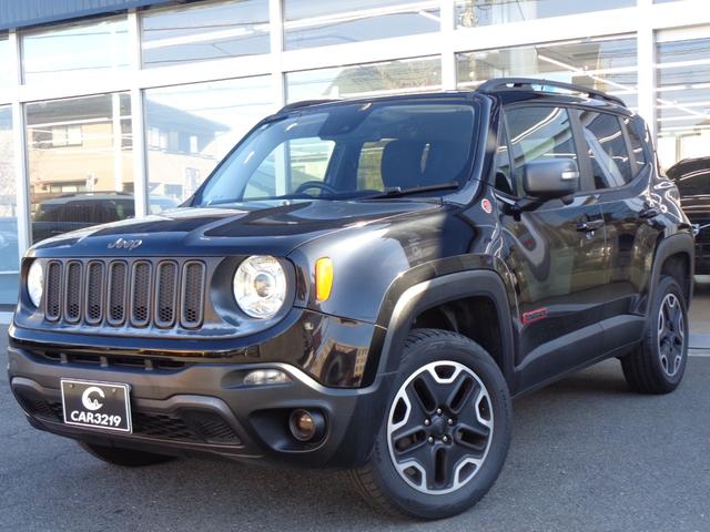 ジープ・レネゲード トレイルホーク ルーフレール 車線逸脱警告 ブラインドスポット クルコン 純正ディスプレイ BT接続 バックカメラ ETC オートライト HID ステアリングスイッチ 4WDモード切替 フォグランプ 純正17AW(9枚目)