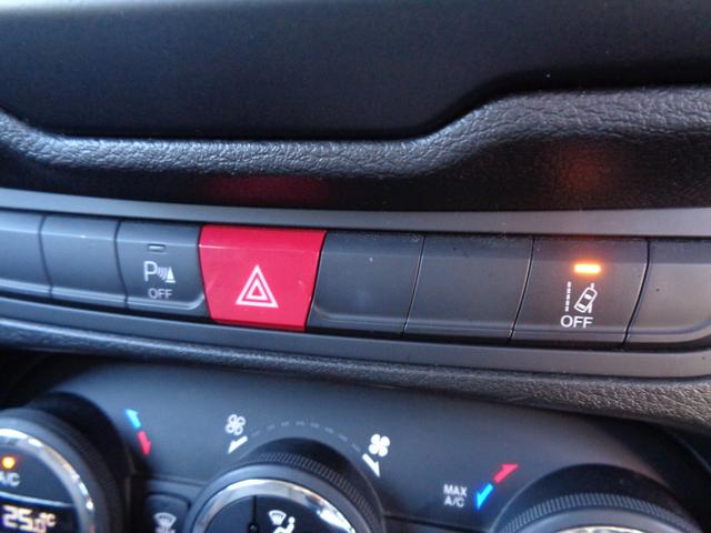 ジープ・レネゲード トレイルホーク ルーフレール 車線逸脱警告 ブラインドスポット クルコン 純正ディスプレイ BT接続 バックカメラ ETC オートライト HID ステアリングスイッチ 4WDモード切替 フォグランプ 純正17AW(18枚目)