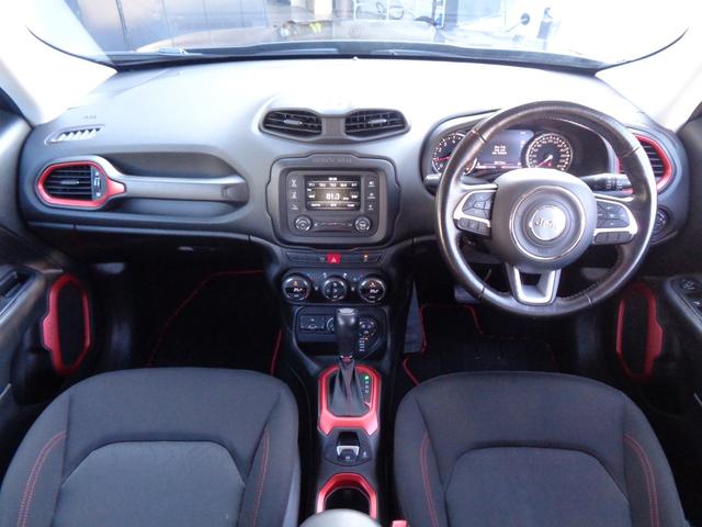 ジープ・レネゲード トレイルホーク ルーフレール 車線逸脱警告 ブラインドスポット クルコン 純正ディスプレイ BT接続 バックカメラ ETC オートライト HID ステアリングスイッチ 4WDモード切替 フォグランプ 純正17AW(23枚目)