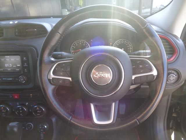 ジープ・レネゲード トレイルホーク ルーフレール 車線逸脱警告 ブラインドスポット クルコン 純正ディスプレイ BT接続 バックカメラ ETC オートライト HID ステアリングスイッチ 4WDモード切替 フォグランプ 純正17AW(24枚目)