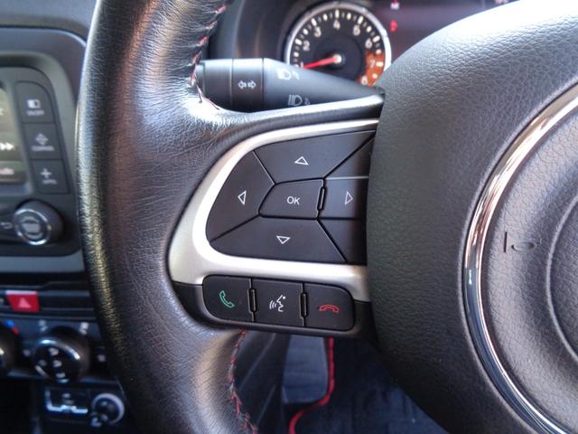 ジープ・レネゲード トレイルホーク ルーフレール 車線逸脱警告 ブラインドスポット クルコン 純正ディスプレイ BT接続 バックカメラ ETC オートライト HID ステアリングスイッチ 4WDモード切替 フォグランプ 純正17AW(25枚目)