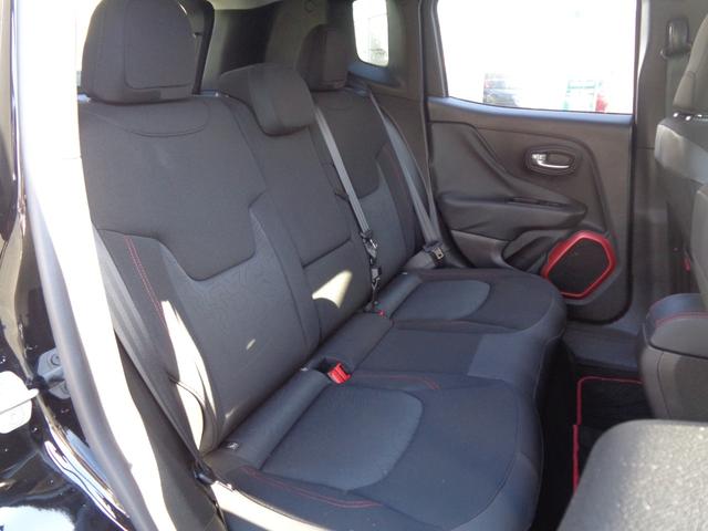 ジープ・レネゲード トレイルホーク ルーフレール 車線逸脱警告 ブラインドスポット クルコン 純正ディスプレイ BT接続 バックカメラ ETC オートライト HID ステアリングスイッチ 4WDモード切替 フォグランプ 純正17AW(29枚目)