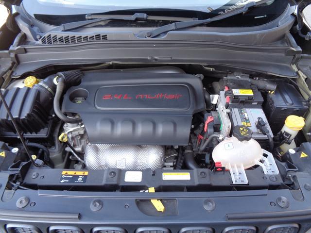 ジープ・レネゲード トレイルホーク ルーフレール 車線逸脱警告 ブラインドスポット クルコン 純正ディスプレイ BT接続 バックカメラ ETC オートライト HID ステアリングスイッチ 4WDモード切替 フォグランプ 純正17AW(31枚目)