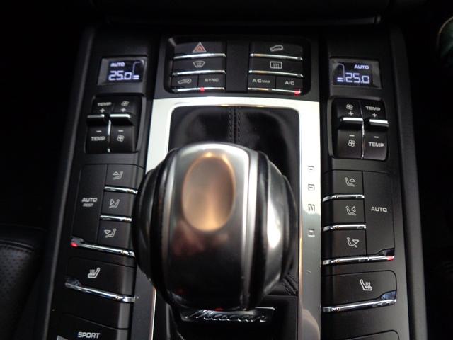 オートエアコン装着車です。