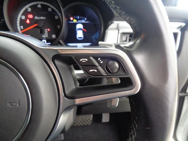 ステアリングにてオーディオ操作可能です。