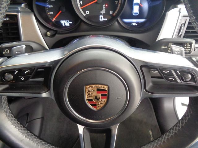 パドルシフト装着車です。