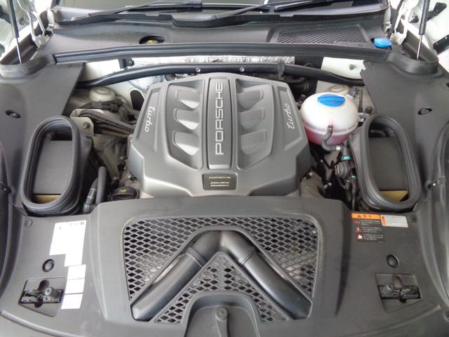 エンジンルームの様子