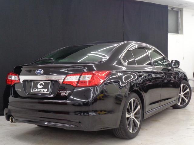 レガシィＢ４ リミテッド　アイサイトｖｅｒ３　ＡＣＣ　レーンキープ　純正ナビ　地デジ　ＢＴ接続　バックカメラ　ＥＴＣ　ブラックレザー　パワーシート　シートヒーター　ＬＥＤライト　アイドリングストップ　純正１８ＡＷ　フォグランプ（12枚目）
