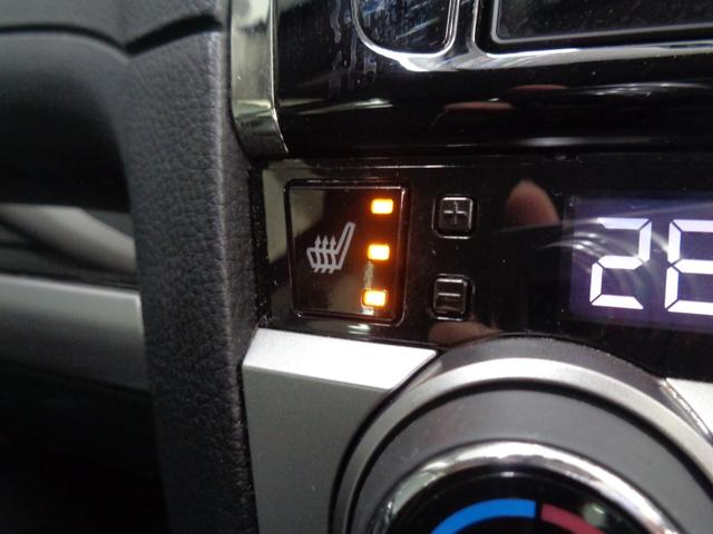 レガシィＢ４ リミテッド　アイサイトｖｅｒ３　ＡＣＣ　レーンキープ　純正ナビ　地デジ　ＢＴ接続　バックカメラ　ＥＴＣ　ブラックレザー　パワーシート　シートヒーター　ＬＥＤライト　アイドリングストップ　純正１８ＡＷ　フォグランプ（17枚目）