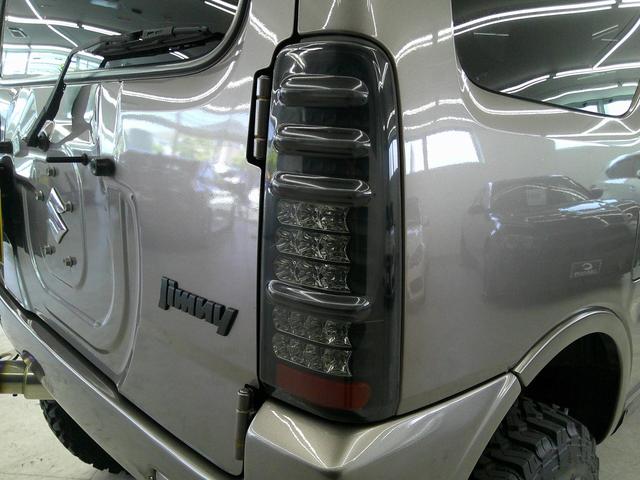 ジムニー クロスアドベンチャー　リフトアップカスタムカー　社外エアロ　社外アルミ　マッドタイヤ　ステッドプレート　ステップガード　社外マフラー　社外テール　シートヒーター　ディスプレイオーディオ　ドラレコ（10枚目）