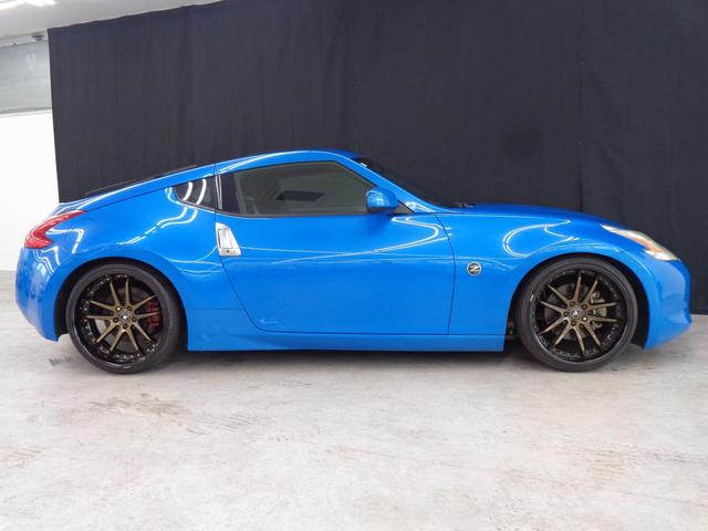 フェアレディZ ベースグレード ローダウン 純正6速 VERZ20AW 純正ナビ 地デジ BT接続 ETC バックカメラ M/S HIDライト オートエアコン スマートキー プッシュスタート ルマンブルー MOMOステア(10枚目)