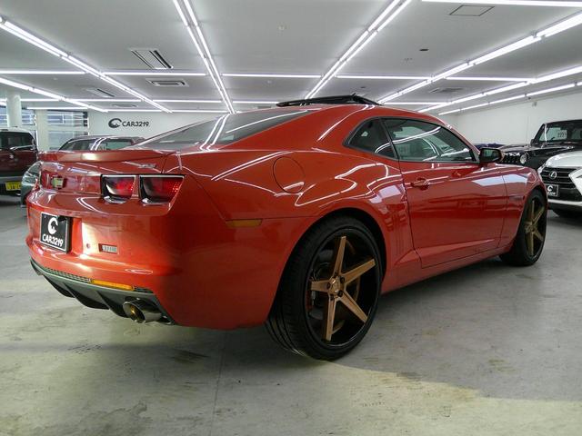 シボレーカマロ ＳＳ　ＲＳ　ディーラー車　Ｖ８　サンルーフ　社外マフラー　社外アルミ　車高調　ブレンボキャリパー　黒革シート　シートヒーター　パワーシート　ドラレコ　ボストンプレミアムサウンド　クルコン　ＥＴＣ（27枚目）