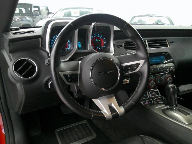 シボレーカマロ ＳＳ　ＲＳ　ディーラー車　Ｖ８　サンルーフ　社外マフラー　社外アルミ　車高調　ブレンボキャリパー　黒革シート　シートヒーター　パワーシート　ドラレコ　ボストンプレミアムサウンド　クルコン　ＥＴＣ（31枚目）