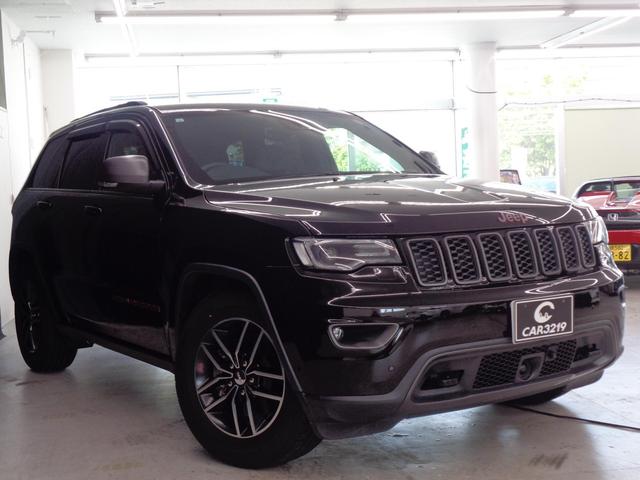 ジープ・グランドチェロキー トレイルホーク　１オーナー　ＡＣＣ　レーンキープ　ＢＳＭ　純正ナビ　地デジ　ＢＴ接続　バックカメラ　サイド＆フロントカメラ　後席モニター　シートヒーター＆ベンチレーション　エアサス　モード切替　パワーシート（8枚目）