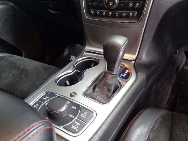 ジープ・グランドチェロキー トレイルホーク　１オーナー　ＡＣＣ　レーンキープ　ＢＳＭ　純正ナビ　地デジ　ＢＴ接続　バックカメラ　サイド＆フロントカメラ　後席モニター　シートヒーター＆ベンチレーション　エアサス　モード切替　パワーシート（14枚目）