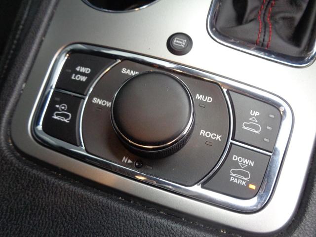 ジープ・グランドチェロキー トレイルホーク　１オーナー　ＡＣＣ　レーンキープ　ＢＳＭ　純正ナビ　地デジ　ＢＴ接続　バックカメラ　サイド＆フロントカメラ　後席モニター　シートヒーター＆ベンチレーション　エアサス　モード切替　パワーシート（15枚目）