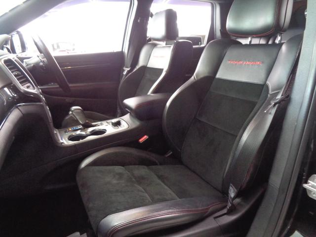 ジープ・グランドチェロキー トレイルホーク　１オーナー　ＡＣＣ　レーンキープ　ＢＳＭ　純正ナビ　地デジ　ＢＴ接続　バックカメラ　サイド＆フロントカメラ　後席モニター　シートヒーター＆ベンチレーション　エアサス　モード切替　パワーシート（34枚目）