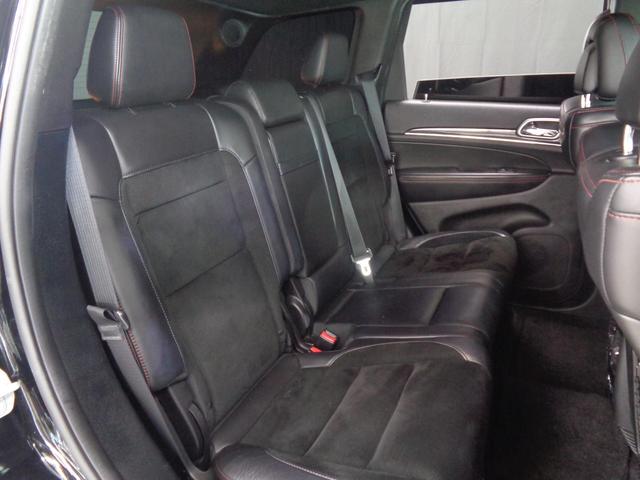 ジープ・グランドチェロキー トレイルホーク　１オーナー　ＡＣＣ　レーンキープ　ＢＳＭ　純正ナビ　地デジ　ＢＴ接続　バックカメラ　サイド＆フロントカメラ　後席モニター　シートヒーター＆ベンチレーション　エアサス　モード切替　パワーシート（36枚目）