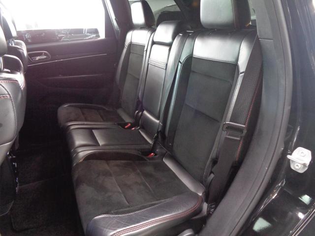 ジープ・グランドチェロキー トレイルホーク　１オーナー　ＡＣＣ　レーンキープ　ＢＳＭ　純正ナビ　地デジ　ＢＴ接続　バックカメラ　サイド＆フロントカメラ　後席モニター　シートヒーター＆ベンチレーション　エアサス　モード切替　パワーシート（37枚目）