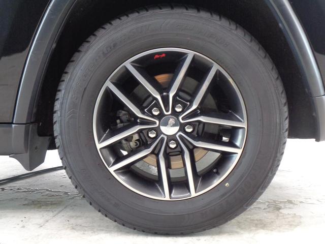 ジープ・グランドチェロキー トレイルホーク　１オーナー　ＡＣＣ　レーンキープ　ＢＳＭ　純正ナビ　地デジ　ＢＴ接続　バックカメラ　サイド＆フロントカメラ　後席モニター　シートヒーター＆ベンチレーション　エアサス　モード切替　パワーシート（45枚目）