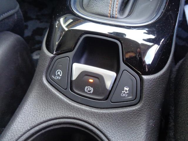 ジープ・コンパス リミテッド　アイドリングストップ　ＡＣＣ　レーンキープ　ブラインドスポット　パワーバックドア　純正ナビ　地デジ　ＢＴ接続　バックカメラ　ＥＴＣ　パークアシスト　４ＷＤ切替　シートヒーター　純正１６ＡＷ（15枚目）