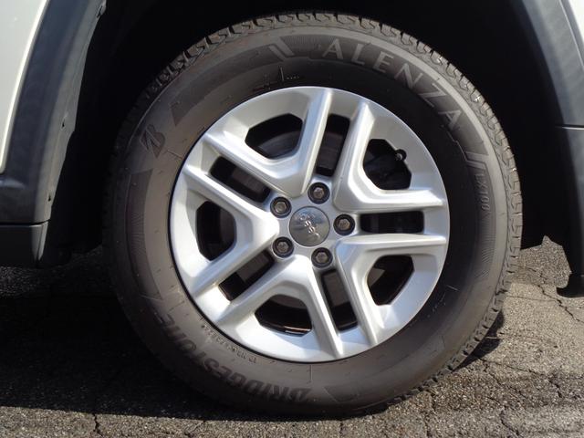 ジープ・コンパス リミテッド　アイドリングストップ　ＡＣＣ　レーンキープ　ブラインドスポット　パワーバックドア　純正ナビ　地デジ　ＢＴ接続　バックカメラ　ＥＴＣ　パークアシスト　４ＷＤ切替　シートヒーター　純正１６ＡＷ（38枚目）