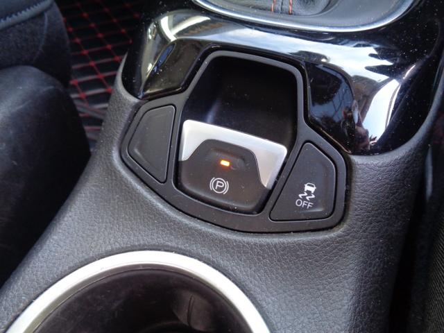 ジープ・コンパス リミテッド　パノラマサンルーフ　ＡＣＣ　レーンキープ　ブラインドスポット　パワーバックドア　純正ナビ　地デジ　ＢＴ接続　バックカメラ　ドラレコ　ＥＴＣ　パークアシスト　４ＷＤ切替　シートヒーター　純正１８ＡＷ（15枚目）