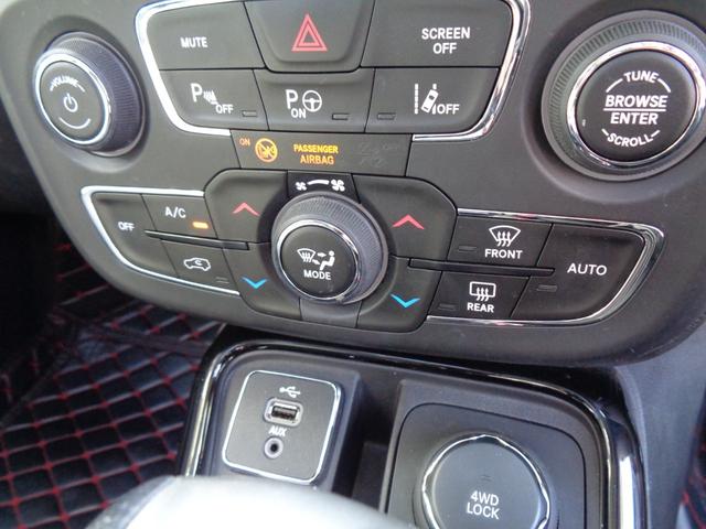 ジープ・コンパス リミテッド　パノラマサンルーフ　ＡＣＣ　レーンキープ　ブラインドスポット　パワーバックドア　純正ナビ　地デジ　ＢＴ接続　バックカメラ　ドラレコ　ＥＴＣ　パークアシスト　４ＷＤ切替　シートヒーター　純正１８ＡＷ（17枚目）