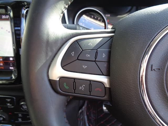 ジープ・コンパス リミテッド　パノラマサンルーフ　ＡＣＣ　レーンキープ　ブラインドスポット　パワーバックドア　純正ナビ　地デジ　ＢＴ接続　バックカメラ　ドラレコ　ＥＴＣ　パークアシスト　４ＷＤ切替　シートヒーター　純正１８ＡＷ（30枚目）