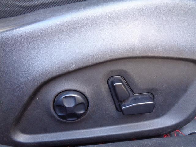 ジープ・コンパス リミテッド　パノラマサンルーフ　ＡＣＣ　レーンキープ　ブラインドスポット　パワーバックドア　純正ナビ　地デジ　ＢＴ接続　バックカメラ　ドラレコ　ＥＴＣ　パークアシスト　４ＷＤ切替　シートヒーター　純正１８ＡＷ（33枚目）