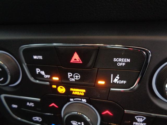 ジープ・コンパス セーフティエディション　衝突軽減ブレーキ　レーンキープ　ブラインドスポット　パークアシスト　ＡＣＣ　純正ナビ　地デジ　ＢＴ接続　バックカメラ　ＥＴＣ　ドラレコ　アイドリングストップ　純正１７ＡＷ（17枚目）