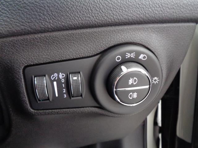 ジープ・コンパス セーフティエディション　衝突軽減ブレーキ　レーンキープ　ブラインドスポット　パークアシスト　ＡＣＣ　純正ナビ　地デジ　ＢＴ接続　バックカメラ　ＥＴＣ　ドラレコ　アイドリングストップ　純正１７ＡＷ（22枚目）