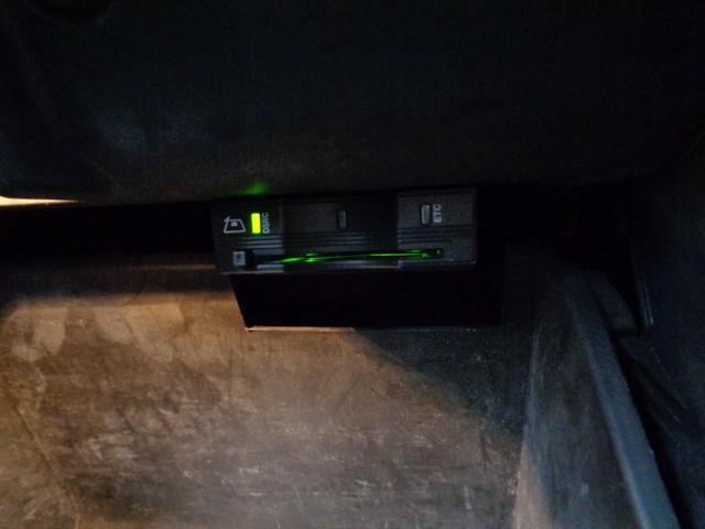 ジープ・コンパス セーフティエディション　衝突軽減ブレーキ　レーンキープ　ブラインドスポット　パークアシスト　ＡＣＣ　純正ナビ　地デジ　ＢＴ接続　バックカメラ　ＥＴＣ　ドラレコ　アイドリングストップ　純正１７ＡＷ（23枚目）