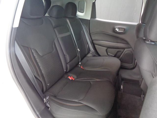 ジープ・コンパス セーフティエディション　衝突軽減ブレーキ　レーンキープ　ブラインドスポット　パークアシスト　ＡＣＣ　純正ナビ　地デジ　ＢＴ接続　バックカメラ　ＥＴＣ　ドラレコ　アイドリングストップ　純正１７ＡＷ（31枚目）