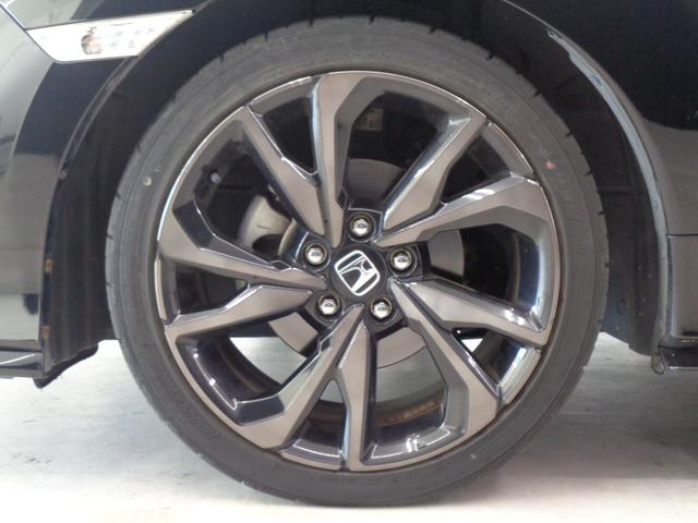 シビック ハッチバック　ホンダセンシング　６速ＭＴ　ホンダセンシング　レーンキープ　ＡＣＣ　純正ナビ　地デジ　ＢＴ接続　バックカメラ　ＥＴＣ　ドラレコ　シートヒーター　プッシュスタート　アイドリングストップ　エアロ　純正１８ＡＷ（42枚目）