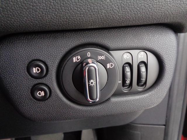 MINI クーパーSD クラブマン インテリジェントセーフティ 衝突警告 ACC 純正ナビ BT接続 バックカメラ ETC ドラレコ アイドリングストップ スポーツモード LEDライト オートライト 革調シートカバー 純正17AW(22枚目)