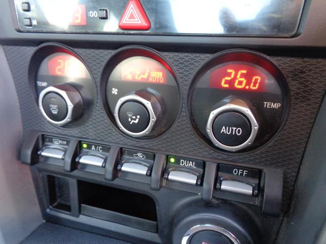 BRZ S 純正6速マニュアル ブリッツ車高調 大型リアウイング 純正ナビ 地デジ BT接続 バックカメラ スポーツモード オートエアコン ETC ドラレコ HIDライト 純正17インチAW(18枚目)