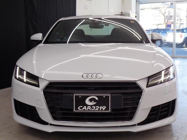 ＴＴクーペ ２．０ＴＦＳＩ　バーチャルコックピット　シーケンシャルウインカー　ＬＥＤライト　純正ナビ　ＢＴ接続　バックカメラ　ＥＴＣ　ドラレコ　格納式スポイラー　アイドリングストップ　オートハイビーム　純正１７ＡＷ（8枚目）