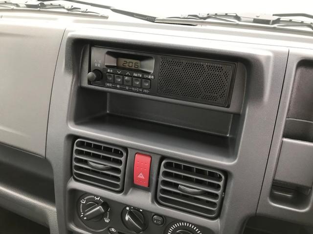 キャリイトラック ＫＣエアコン・パワステ　スズキ　セーフティ　サポート非装着車　３方開　４ＷＤ　４速オートマチック車　パートタイム４ＷＤ　エアコン／パワステ　キーレス　ＡＢＳ　障害物センサー　運転席／助手席エアバッグ　横滑り防止装置（17枚目）