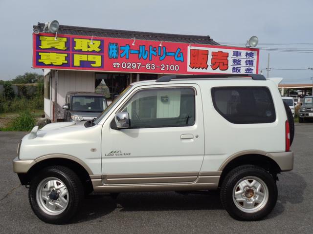 ジムニー ランドベンチャー ターボ パートタイム4WD 前後バンパー 背面タイヤ 16インチ リフトアップ マフラー HIDライト キーレス メモリーナビ DVD再生 CD ワンセグTV ハーフレザー 走行6.1万 取説記録簿(6枚目)