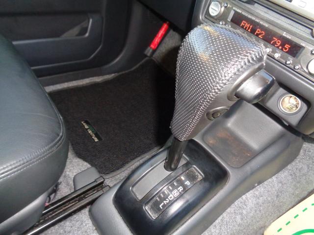 ジムニー ランドベンチャー ターボ パートタイム4WD 前後バンパー 背面タイヤ 16インチ リフトアップ マフラー HIDライト キーレス メモリーナビ DVD再生 CD ワンセグTV ハーフレザー 走行6.1万 取説記録簿(12枚目)