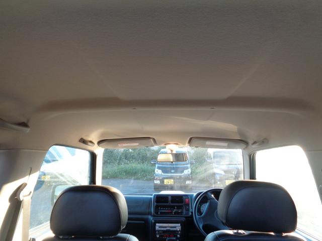 ジムニー ランドベンチャー ターボ パートタイム4WD 前後バンパー 背面タイヤ 16インチ リフトアップ マフラー HIDライト キーレス メモリーナビ DVD再生 CD ワンセグTV ハーフレザー 走行6.1万 取説記録簿(13枚目)