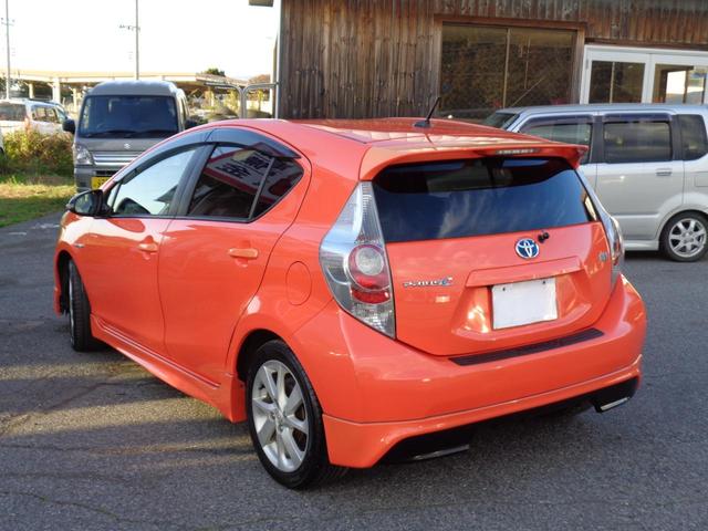 アクア Ｓ　純正フルエアロ　１６インチ　ＬＥＤヘッドライト　フォグ　Ｓキー　Ｐスタート　ＨＤＤナビ　ＤＶＤ再生　ＣＤ　Ｂｌｕｅｔｏｏｔｈ　フルセグＴＶ　Ｂカメラ　リアエンター　ＥＴＣ　前後ドラレコ　走行４．２万（8枚目）