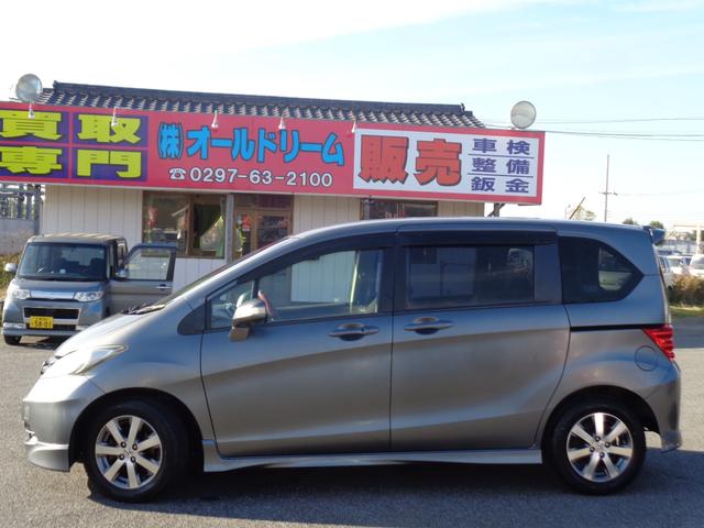 フリード フレックス　エアロ　純正フルエアロ　１５インチ　ＨＩＤライト　ＷエアＢ　ＡＢＳ　スマートキー　ＨＤＤナビ　ＤＶＤ再生　ＣＤ　Ｂｌｕｅｔｏｏｔｈ　ワンセグＴＶ　Ｂカメラ　ＥＴＣ　両側パワースライドドア　５人乗　走行６．７万（6枚目）